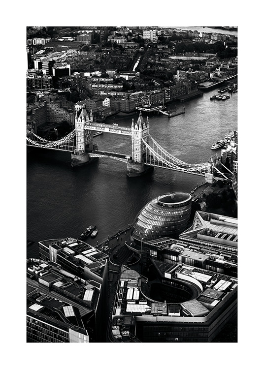 View of Tower Bridge Plakát / Fotografické umění na Desenio AB (11375)
