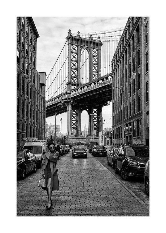 Woman by Manhattan Bridge Plakát