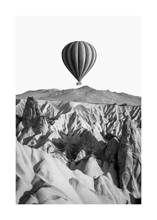 Air Balloon Over Mountain Plakát